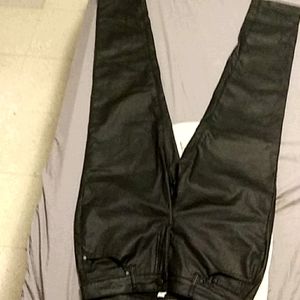 Black fabricated leather skinny jeans pants